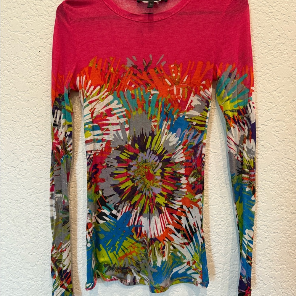 BCBGMaxAzria Red and Blue Graphic Fitted Long Sleeve Knit Blouse